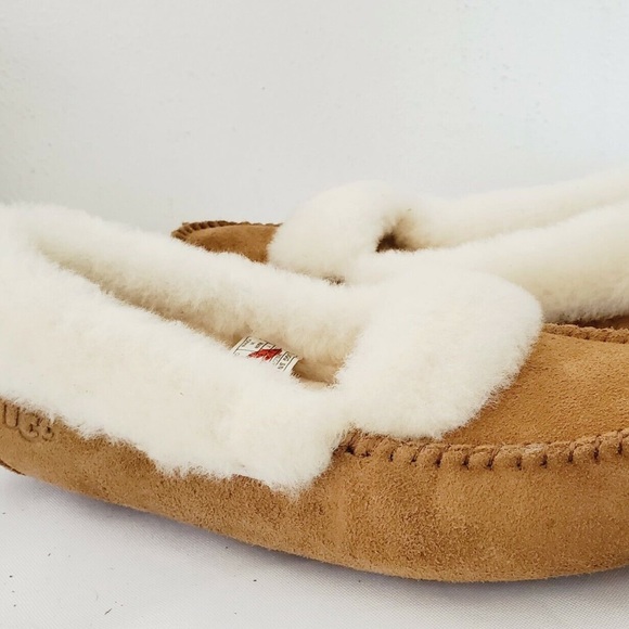 Women’s UGG Dakota Spill Seam Chestnut - Picture 1 of 6